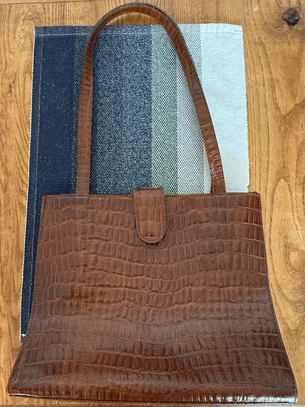 Vera Pelle Brown Italian Leather Croc-Embossed Shoulder Bag